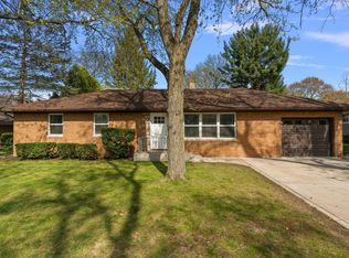 828 S Park Dr, Chesterton, IN 46304