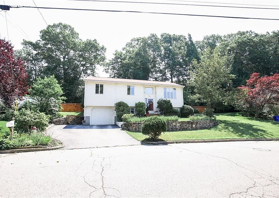 1st image of 25 Carolyn Dr