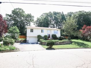 25 Carolyn Dr, West Warwick, RI 02893