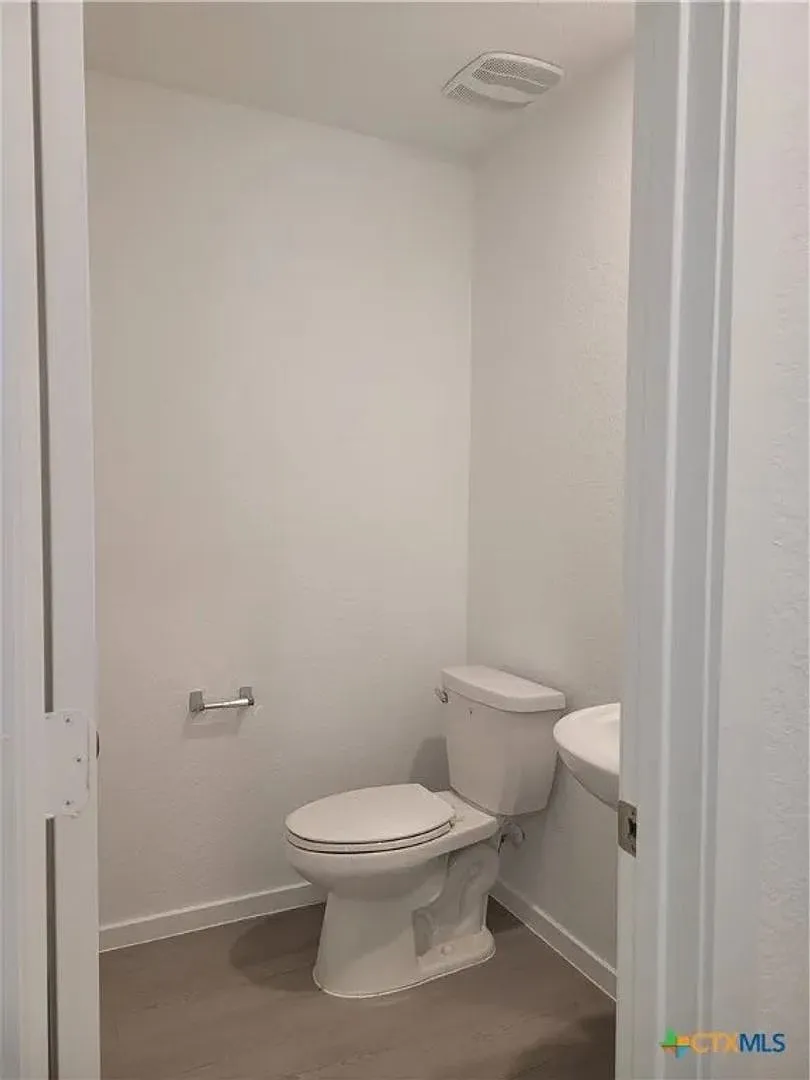 Room in 4 Bedroom Home at Noir Ln — Photo 4