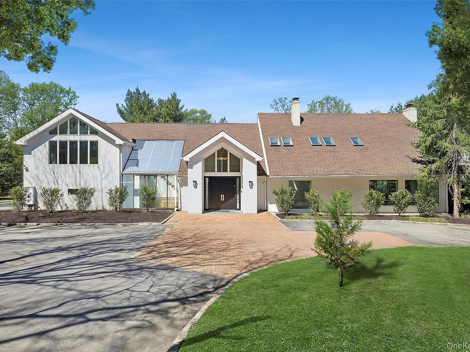 6 bed, 4.5 bath, 7109 sqft, $15,000 — Photo 1