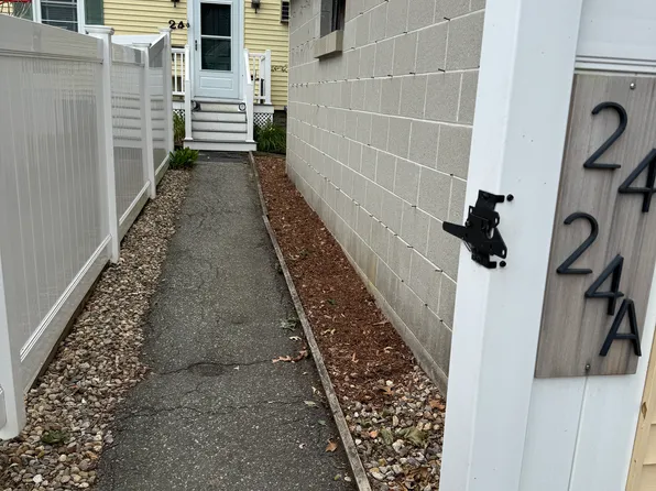 24A Ash St Unit 1, Woburn, MA 01801