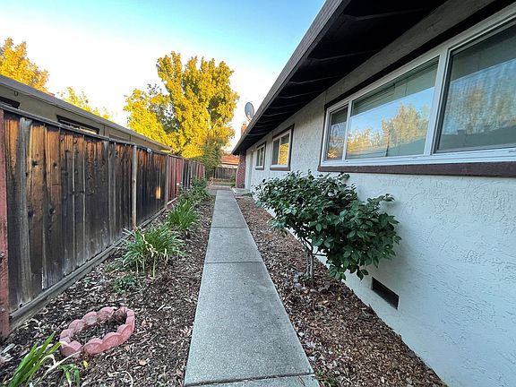 2nd image of 404 Pinehurst Ave #406