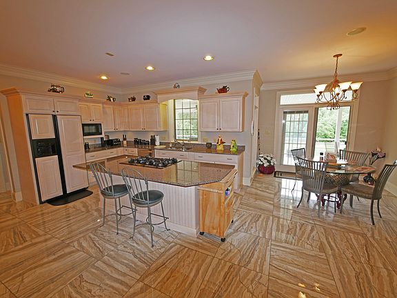 5th image of 145 Whispering Lake Dr