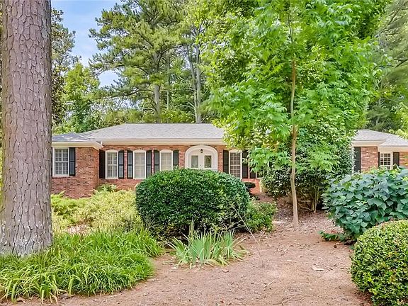 3rd image of 2584 Leslie Dr