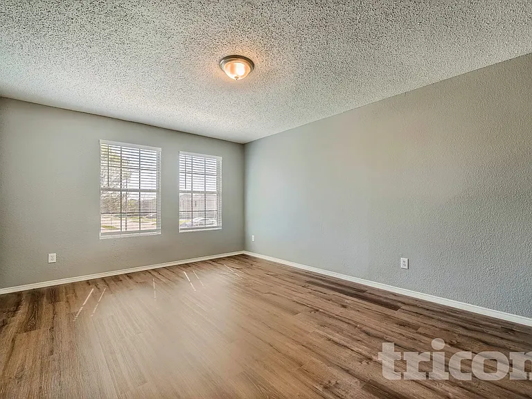 3040 Clemente Dr — Photo 10