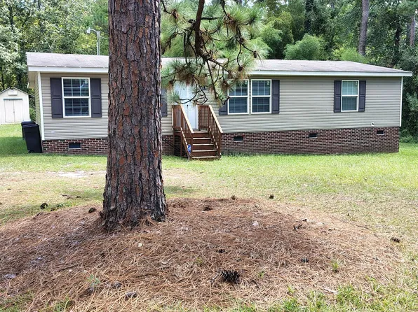 4131 Overhills Rd, Spring Lake, NC 28390