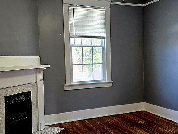 5th image of 902 E Park Ave