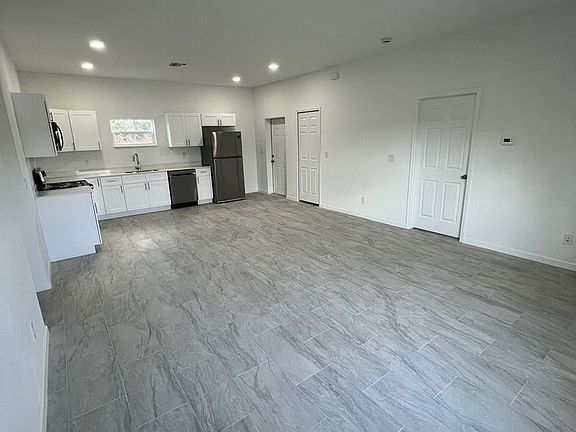 5th image of 239 E Canal Way NE