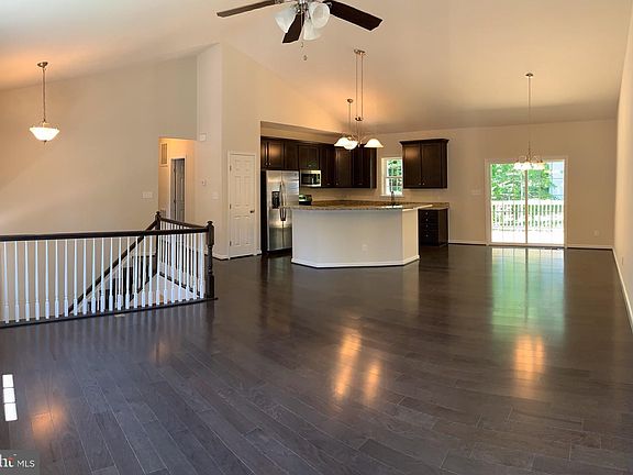 3rd image of 429 Butternut Dr