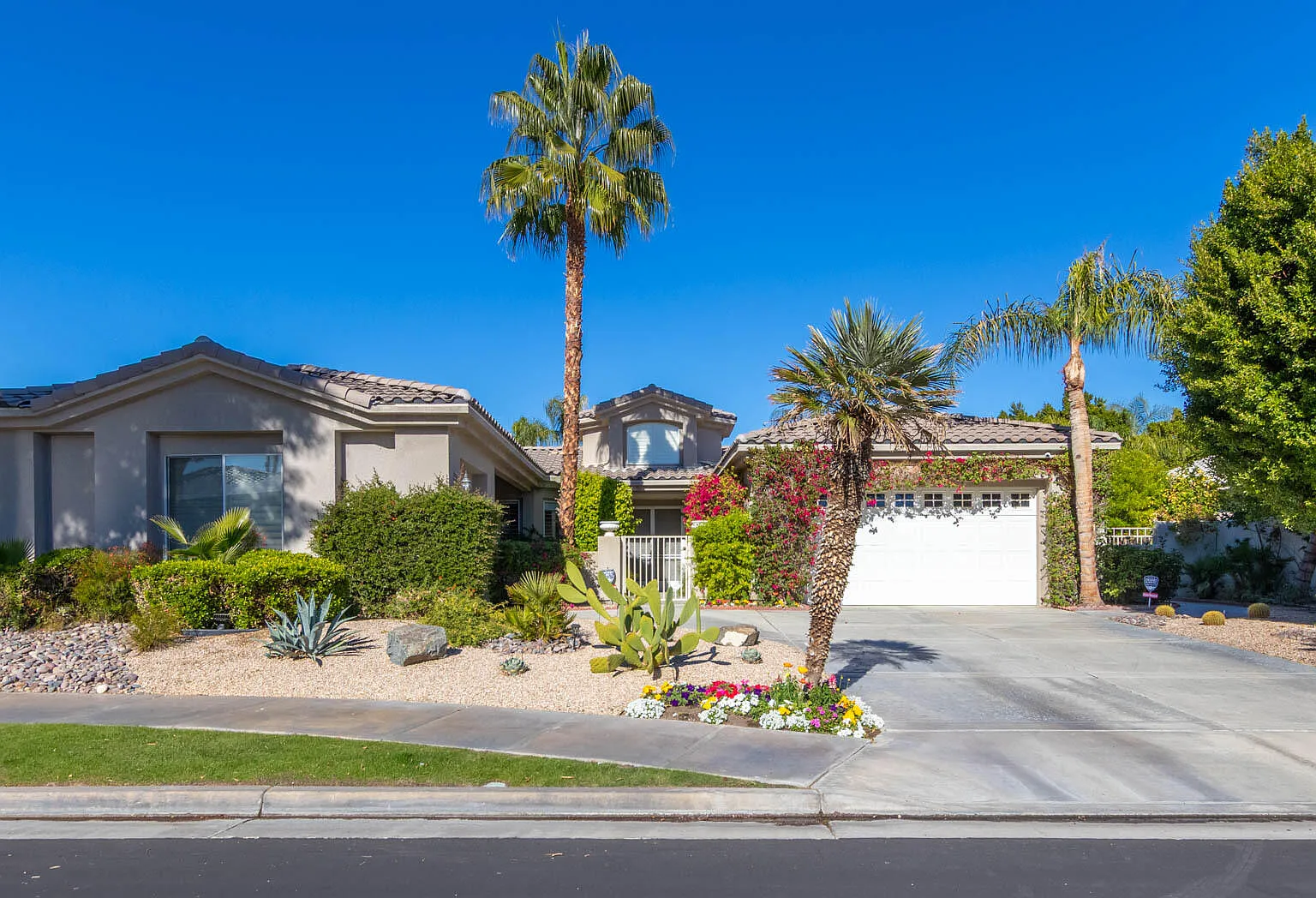 4 bed, 2.5 bath, 3068 sqft, $6,500 — Photo 1
