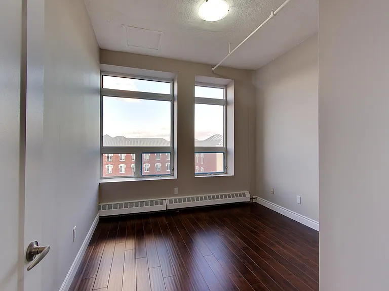 90 Colborne St — Photo 6