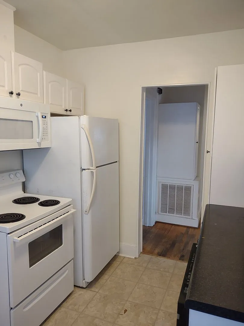 Move In Savings Adorable Two Bedroom Home In Edgewood! — Photo 2