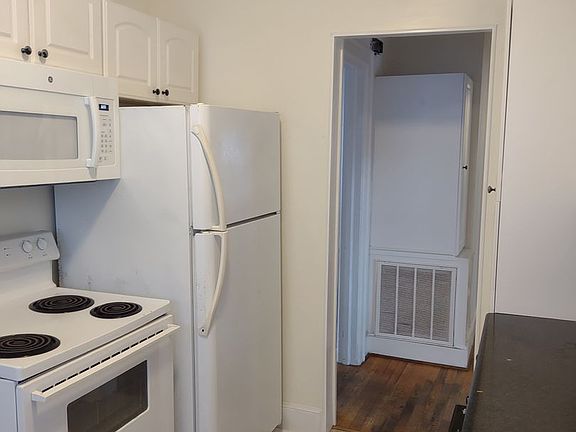 2nd image of 605 S Waccamaw Ave