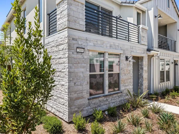 2889 E Tamarind Dr, Fresno, CA 93730