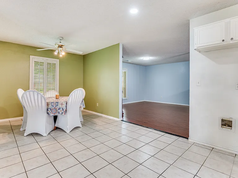 528 Lester St — Photo 11