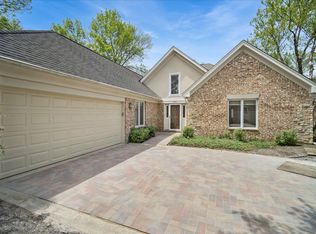 333 Rivershire Ct, Lincolnshire, IL 60069