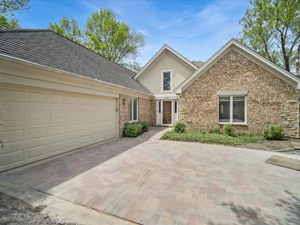 333 Rivershire Ct, Lincolnshire, IL 60069