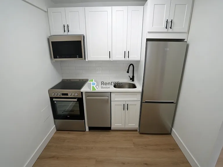 745 E 6th St #3 — Photo 7