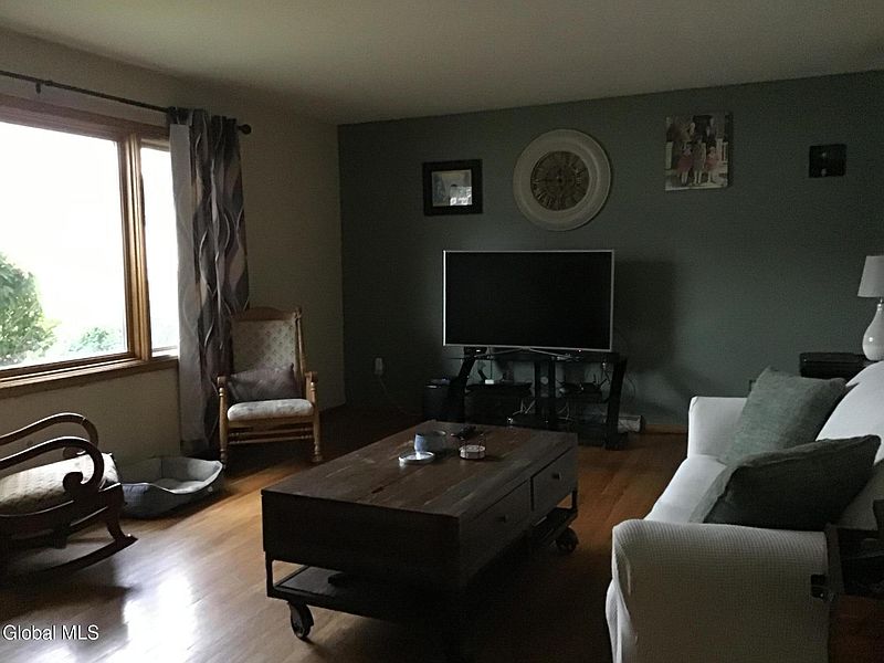 5th image of 5 Crestwood Avenue