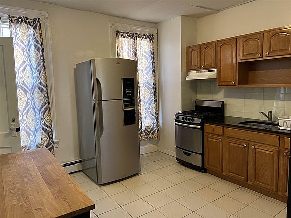 3rd image of 869 Bergen Ave Floor 2