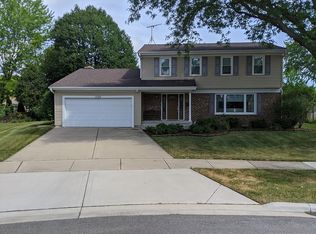 1520 W Raleigh Ct, Arlington Heights, IL 60004