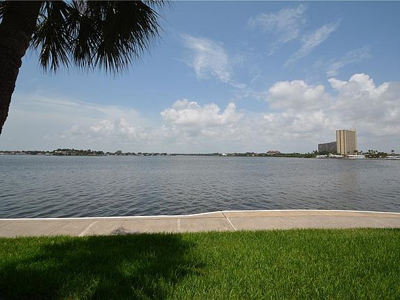 3rd image of 7625 Sun Island Dr S APT 205