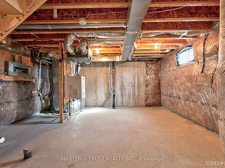 2501 Littlefield Cres — Photo 30