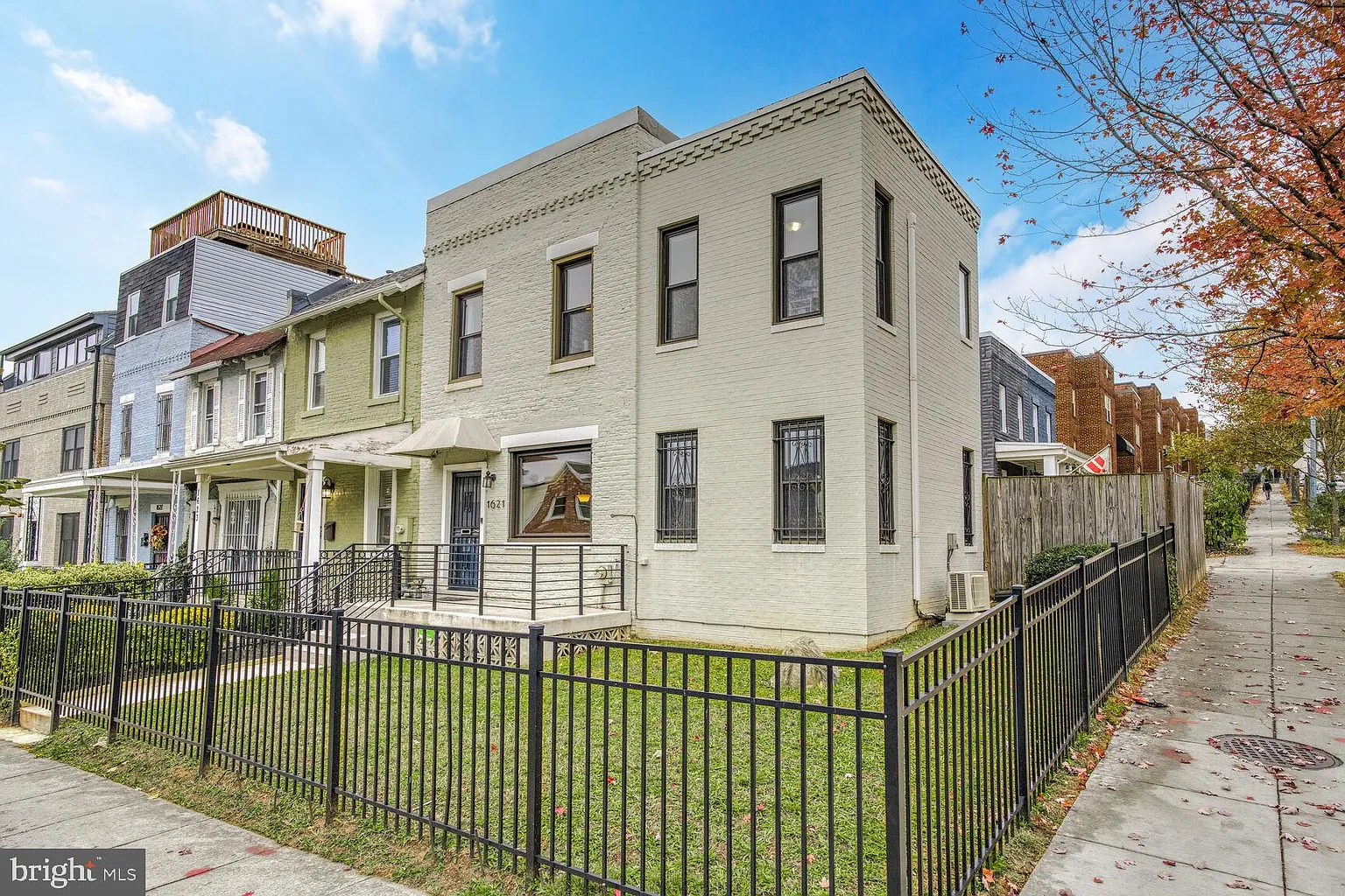 1621 Montello Ave NE photo 1
