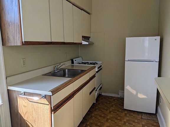 3rd image of 4007 Pine St APT 2F