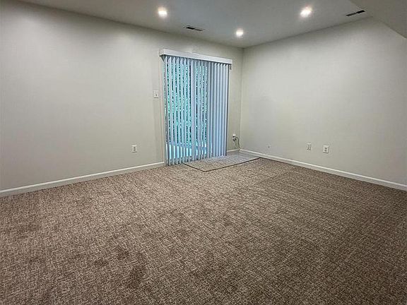 4th image of 12109 Sutton Ln