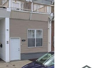 322 S 56th St #1R, Philadelphia, PA 19143