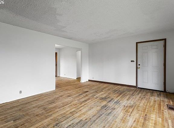 3rd image of 11272 NE Knott St