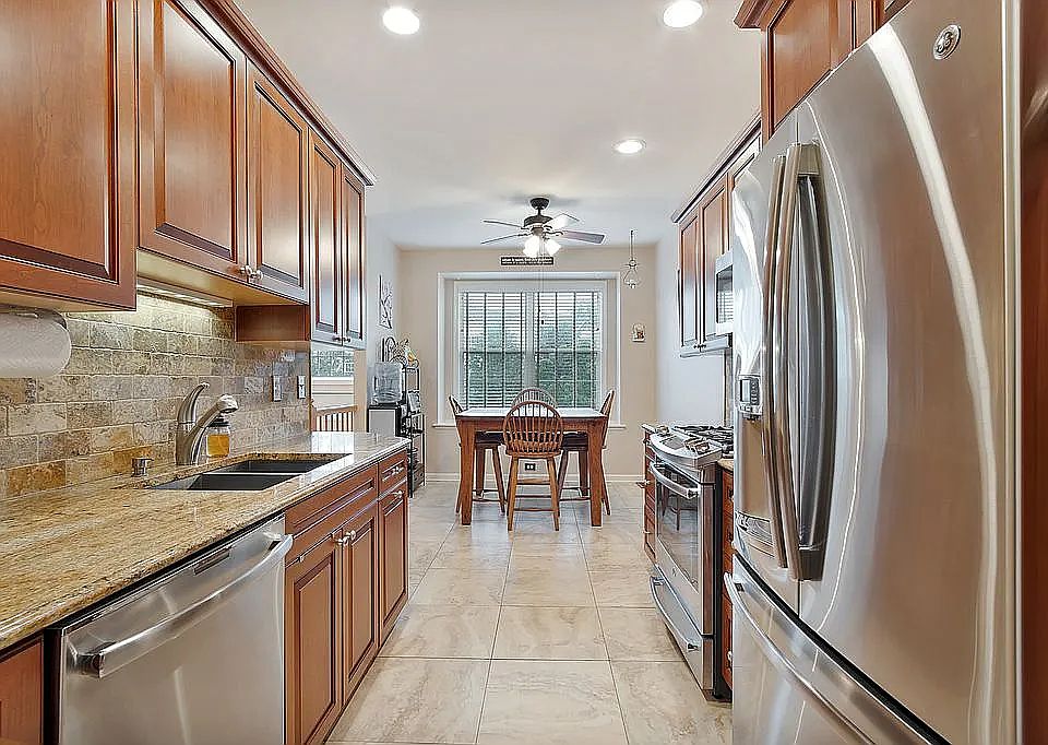 1st image of 202 Cheshire Ct