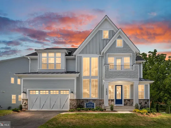 2798 Lake Retreat Dr, Herndon, VA 20171