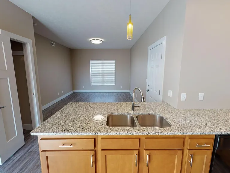 604 W Cedar St — Photo 7