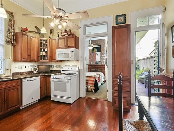3rd image of 805 Spain St
