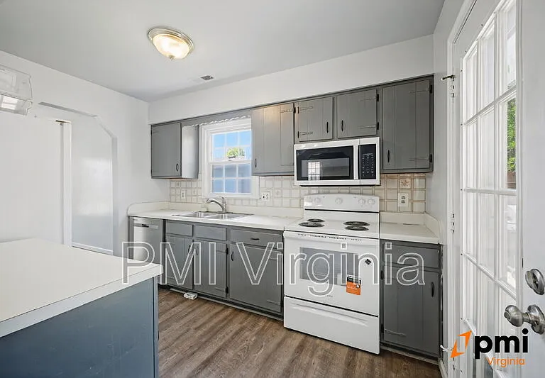 1701 Darrow St — Photo 12