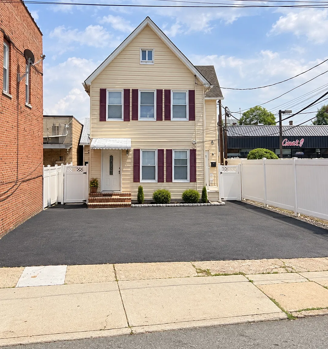 2 bed, $2,200 — Photo 1