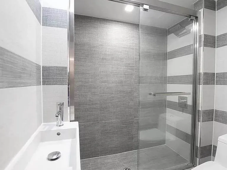 34 8th Ave #4C — Photo 6