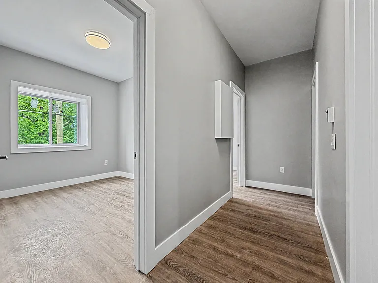 199 Pine St #8 — Photo 9