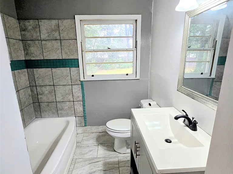 204 W Park Ave — Photo 8