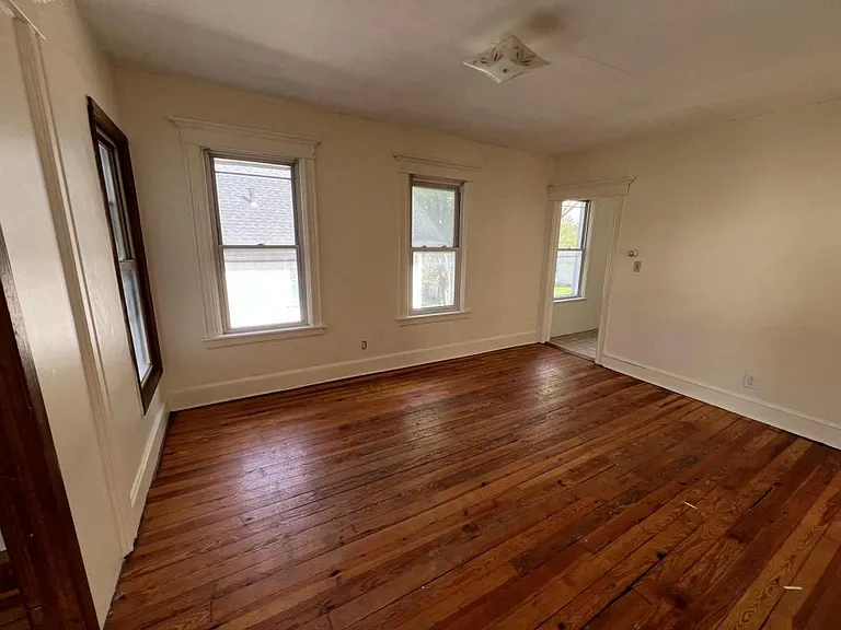 1213 Oswego St — Photo 5