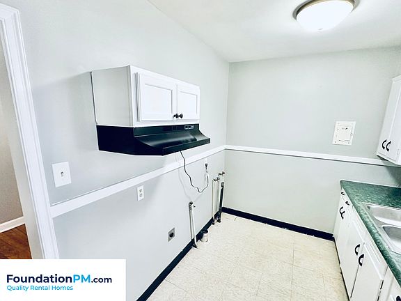 2nd image of 3324 Rosamond Ave #3324