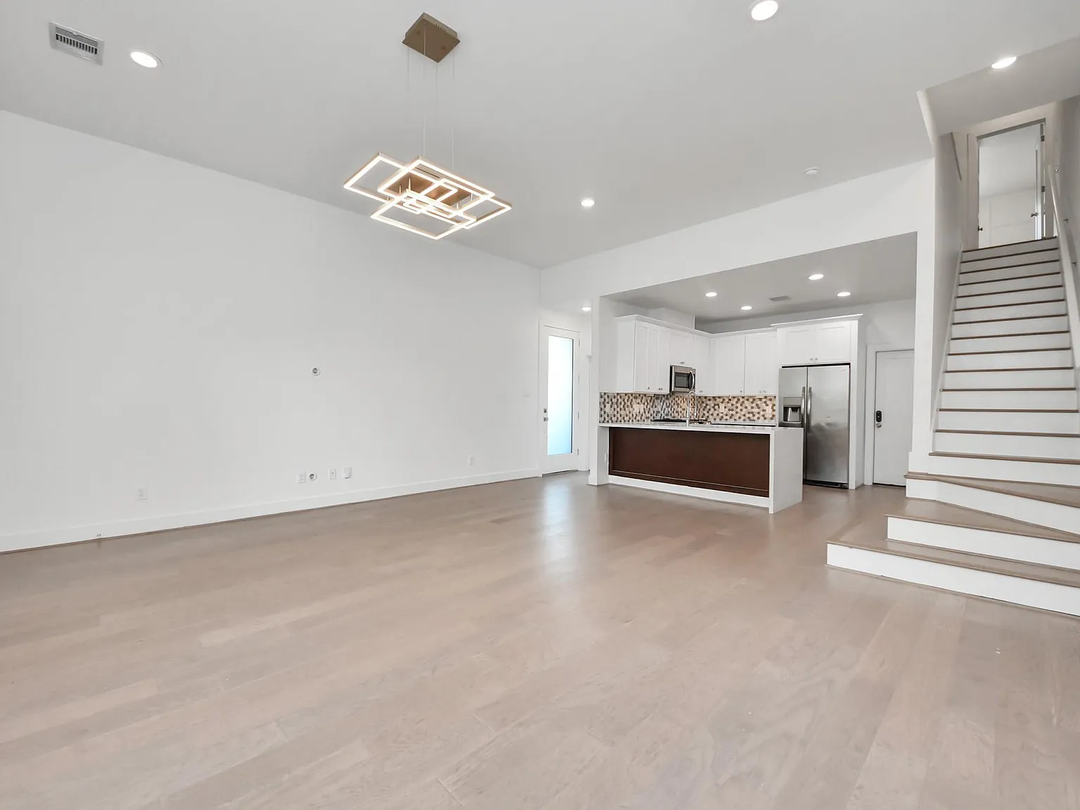 3 bed, 2.5 bath, 1743 sqft, $2,550 — Photo 4