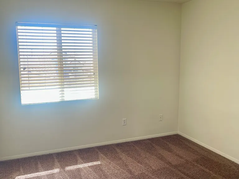 6550 Ditmars St — Photo 23
