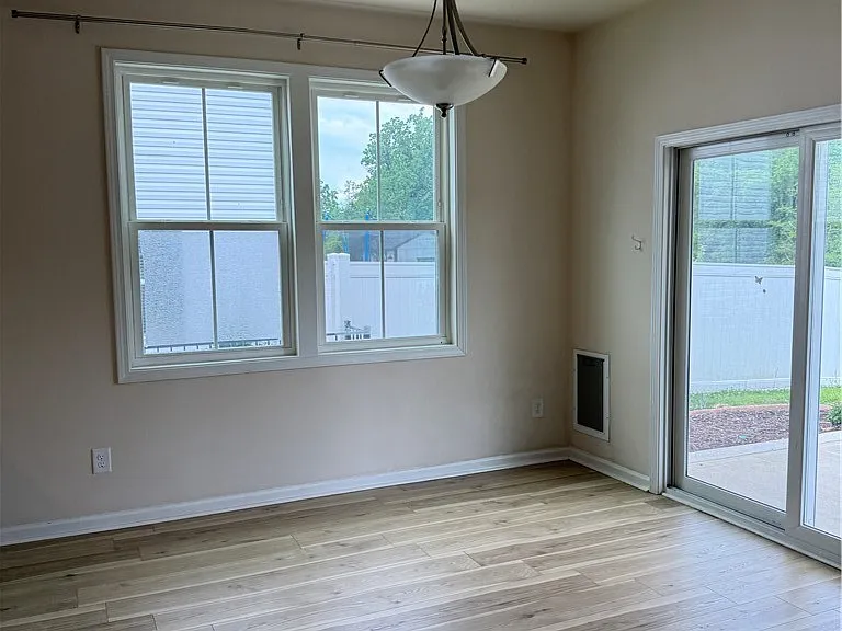 487 Union St — Photo 9