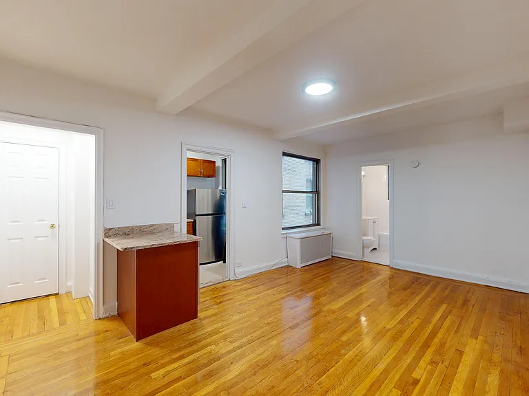 301 E 38th St #7I — Photo 3