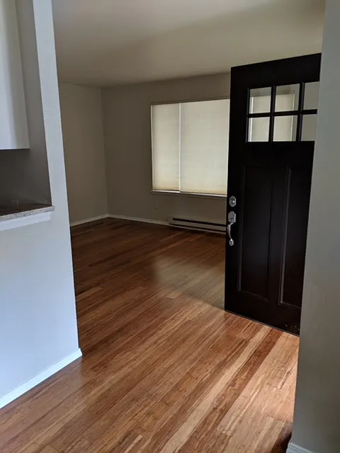 2 bed, 900 sqft, $2,300 — Photo 2
