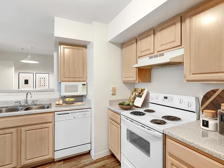 Rose Harbor Apartments — Photo 32